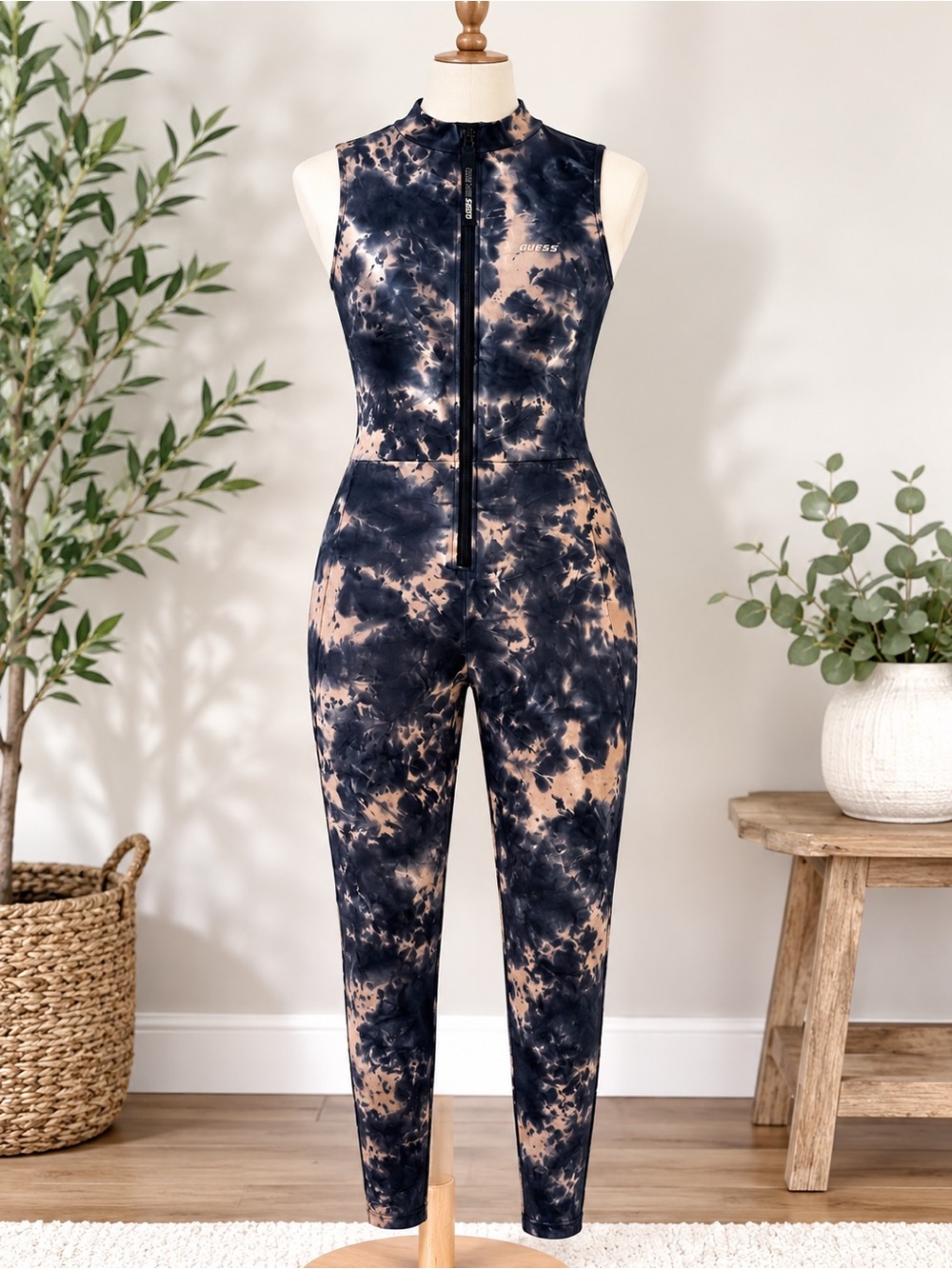 Guess  sleeveless jumpsuit featuring a distinctive grey and beige tie-dye M - Picture 2 of 3
